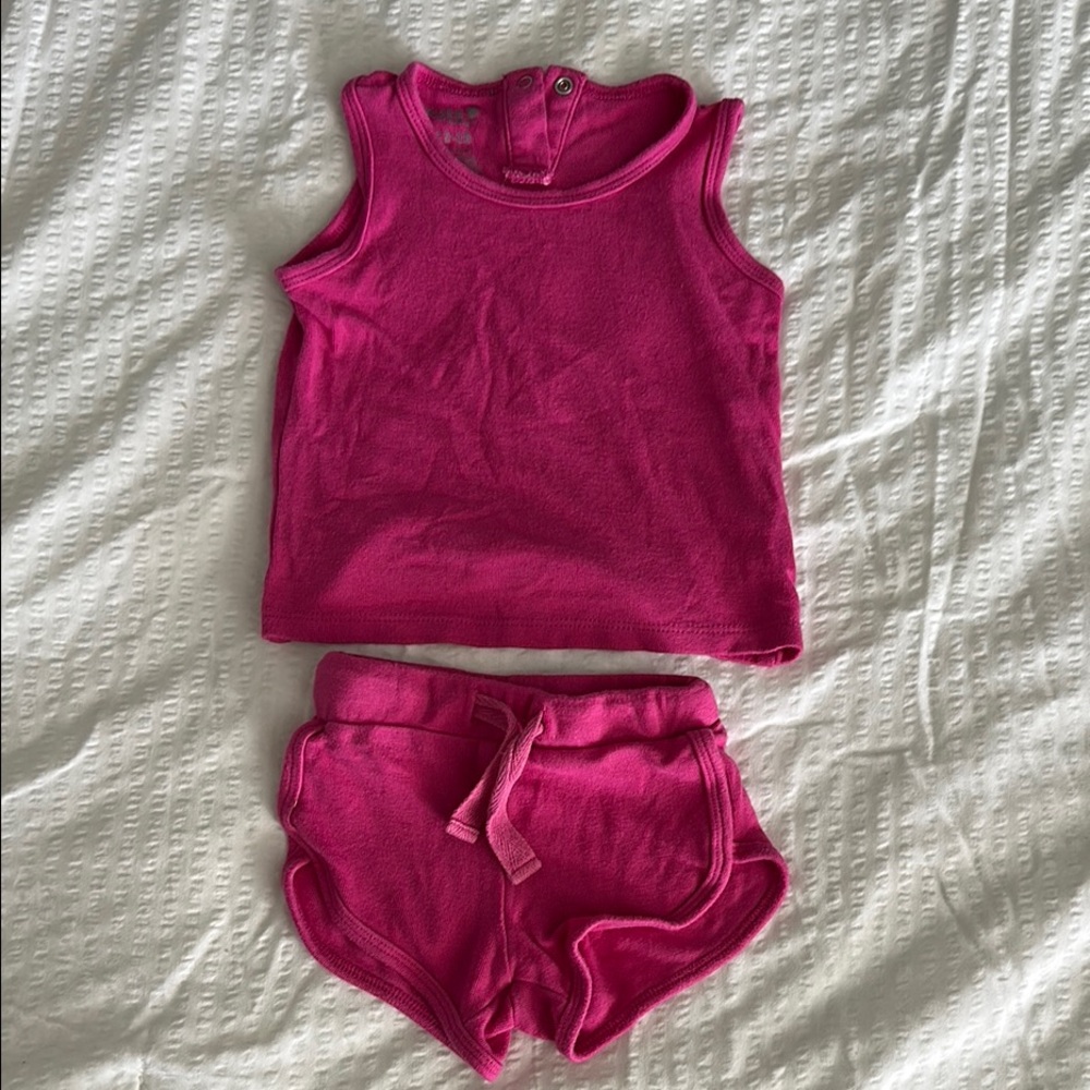 Kyte Baby tank and shorties in raspberry girls size 12-18 months.